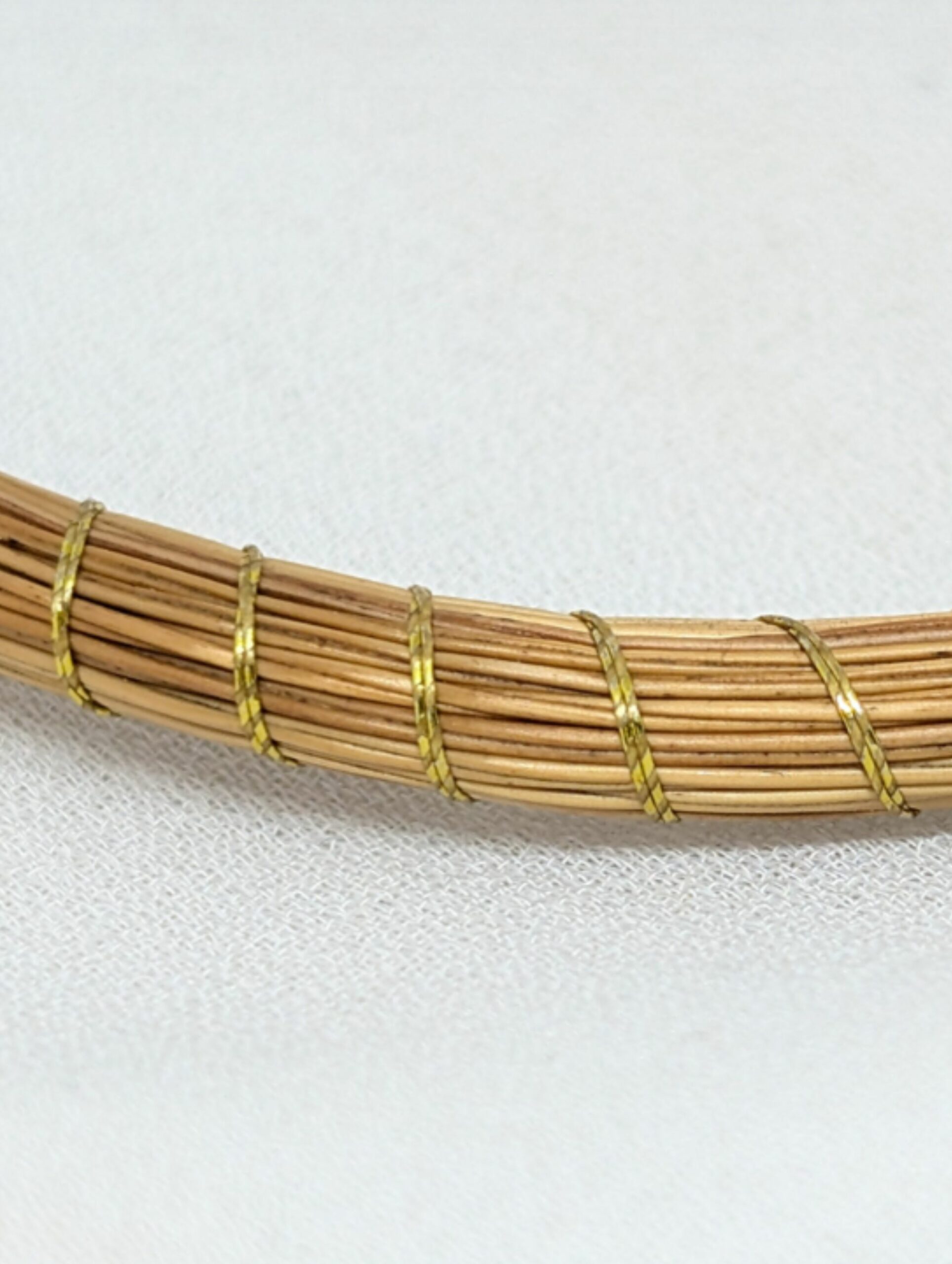 joyas artesanales y sostenibles - PULSERA Oro vegetal capim dourado