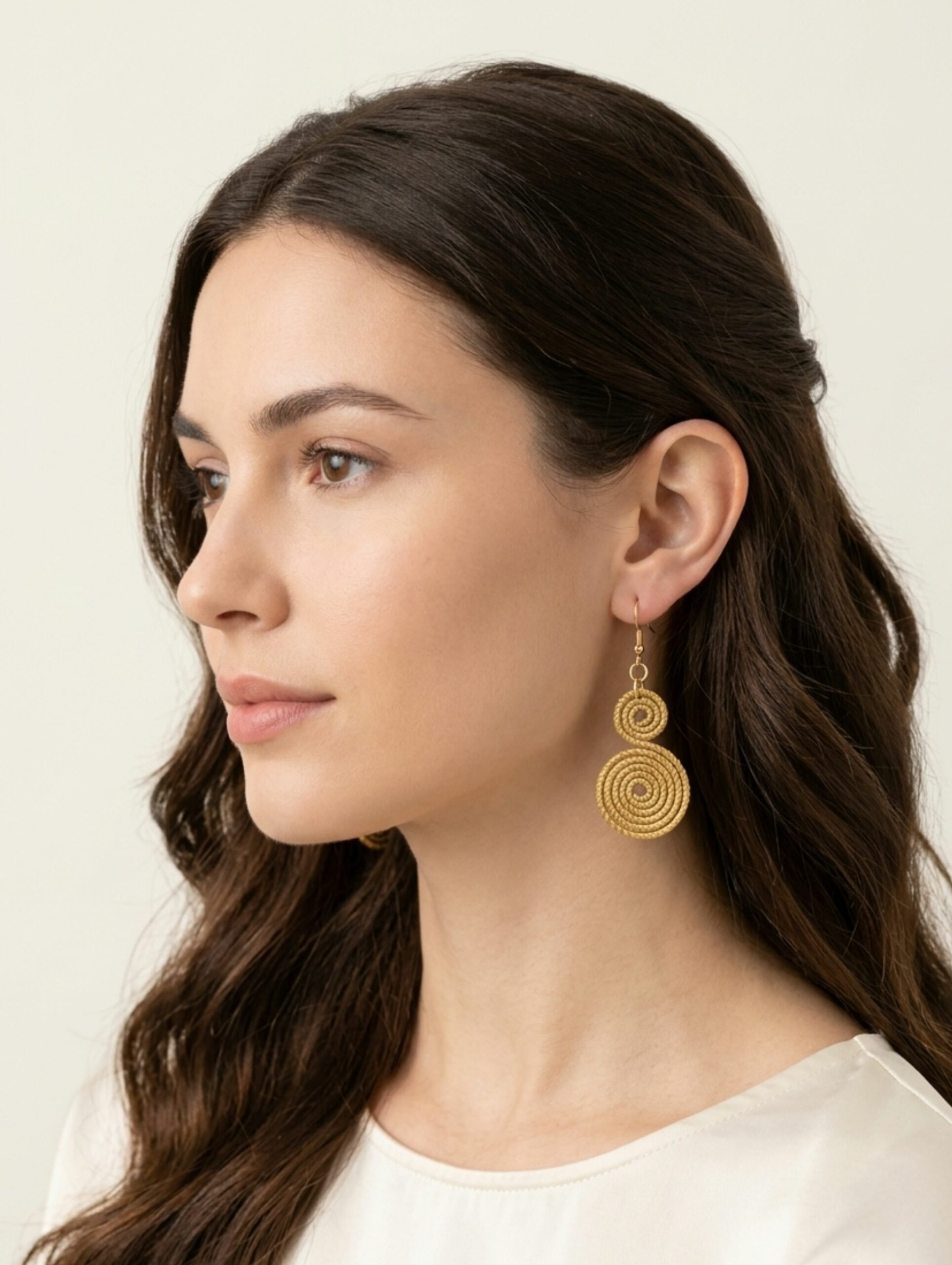 Pendientes de oro vegetal – IGUAZÚ – Biojoya Capim dourado – Joya sostenible natural hecha a mano – Ganchos – 6cmx2,8cm – SLOWECO