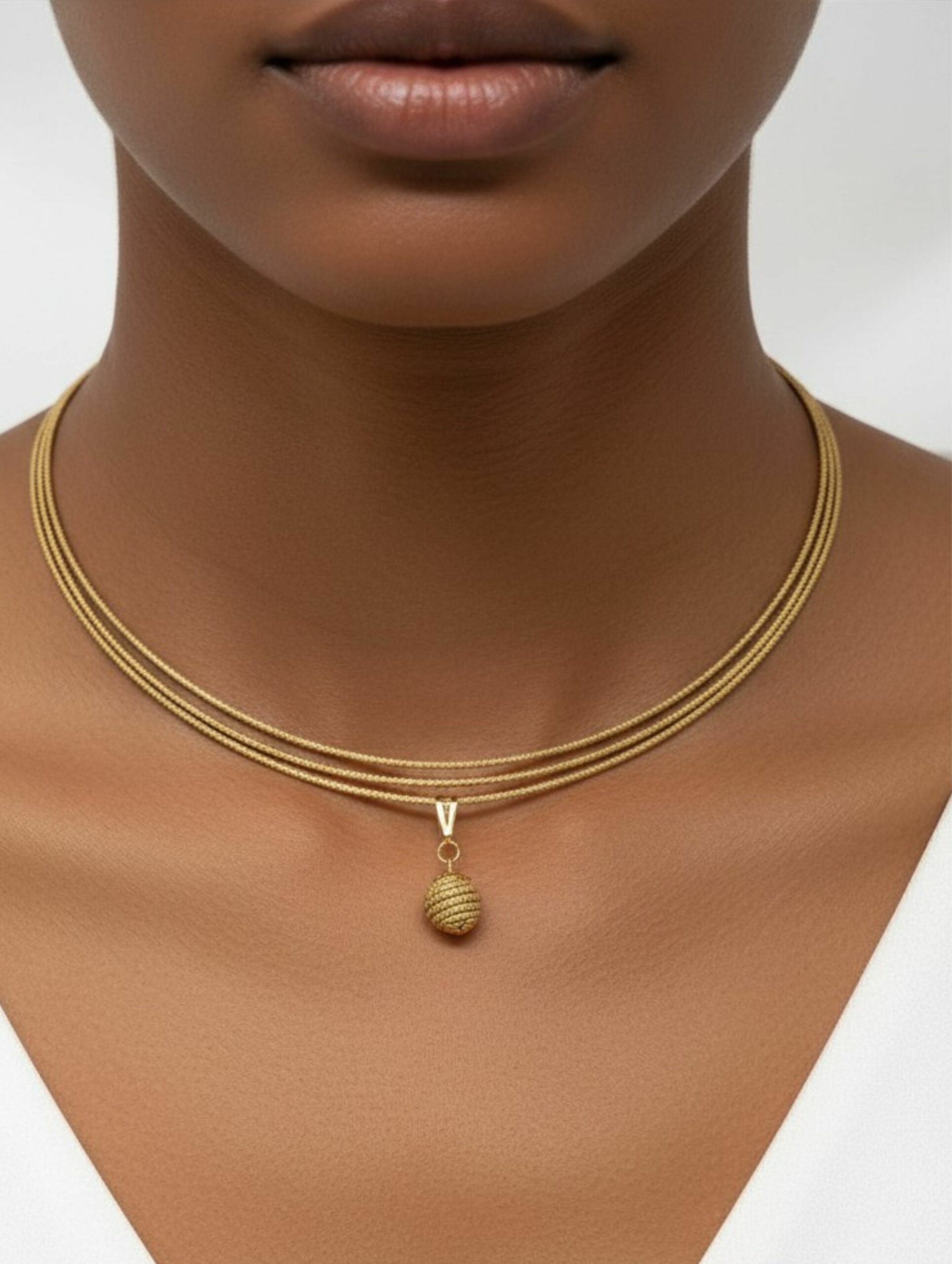 Collar triple NILO NEW YORK – Oro vegetal ajustable – Biojoya Capim dourado – Joya sostenible natural hecha a mano – Semirrígido – Diámetro13cm – SLOWECO