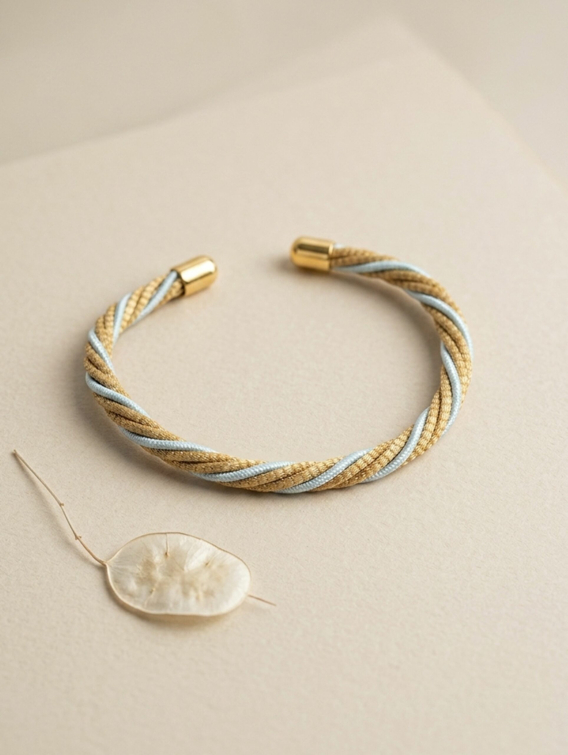 joyas artesanales y sostenibles - PULSERA Oro vegetal capim dourado