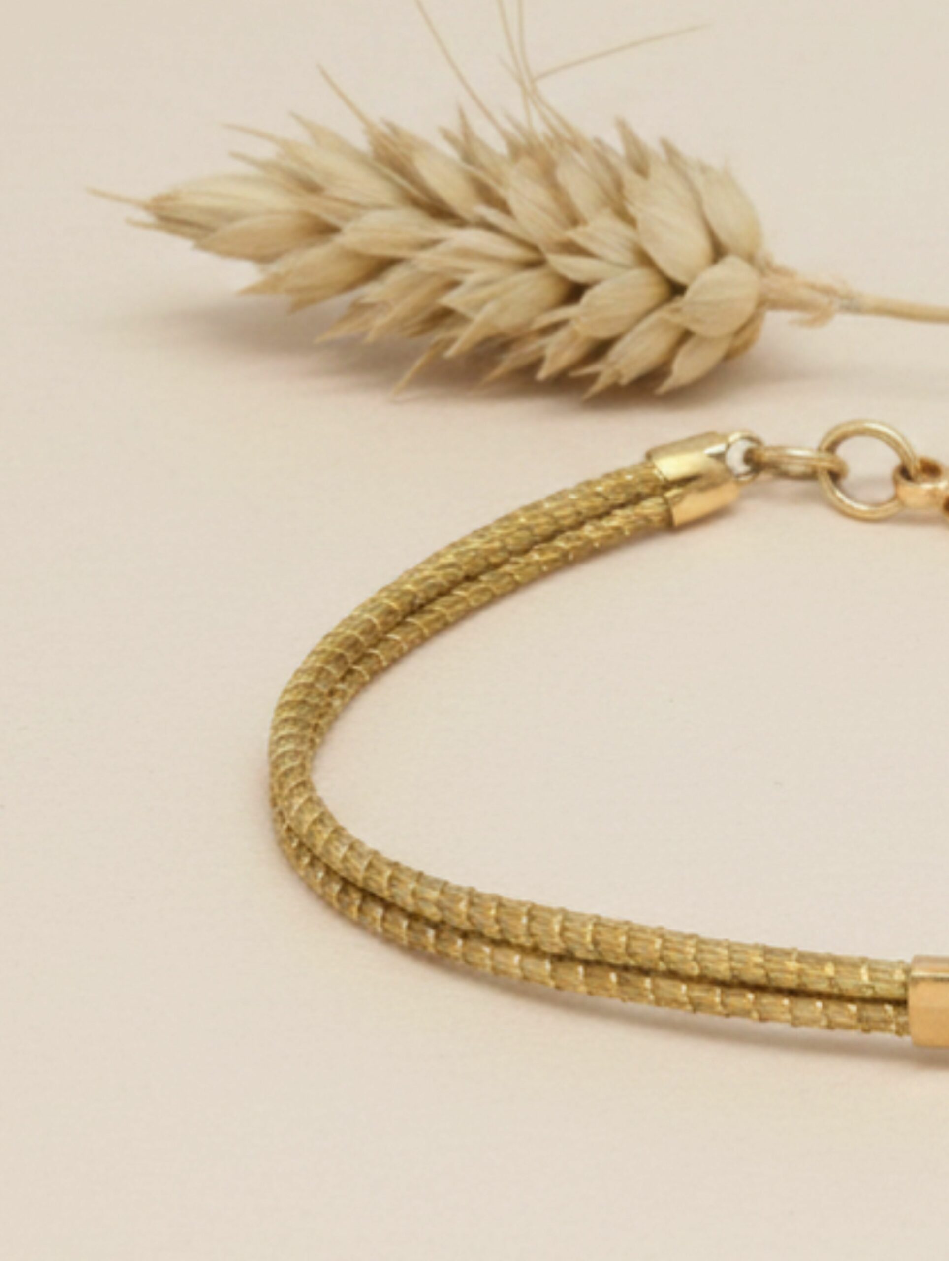 joyas artesanales y sostenibles - PULSERA Oro vegetal capim dourado