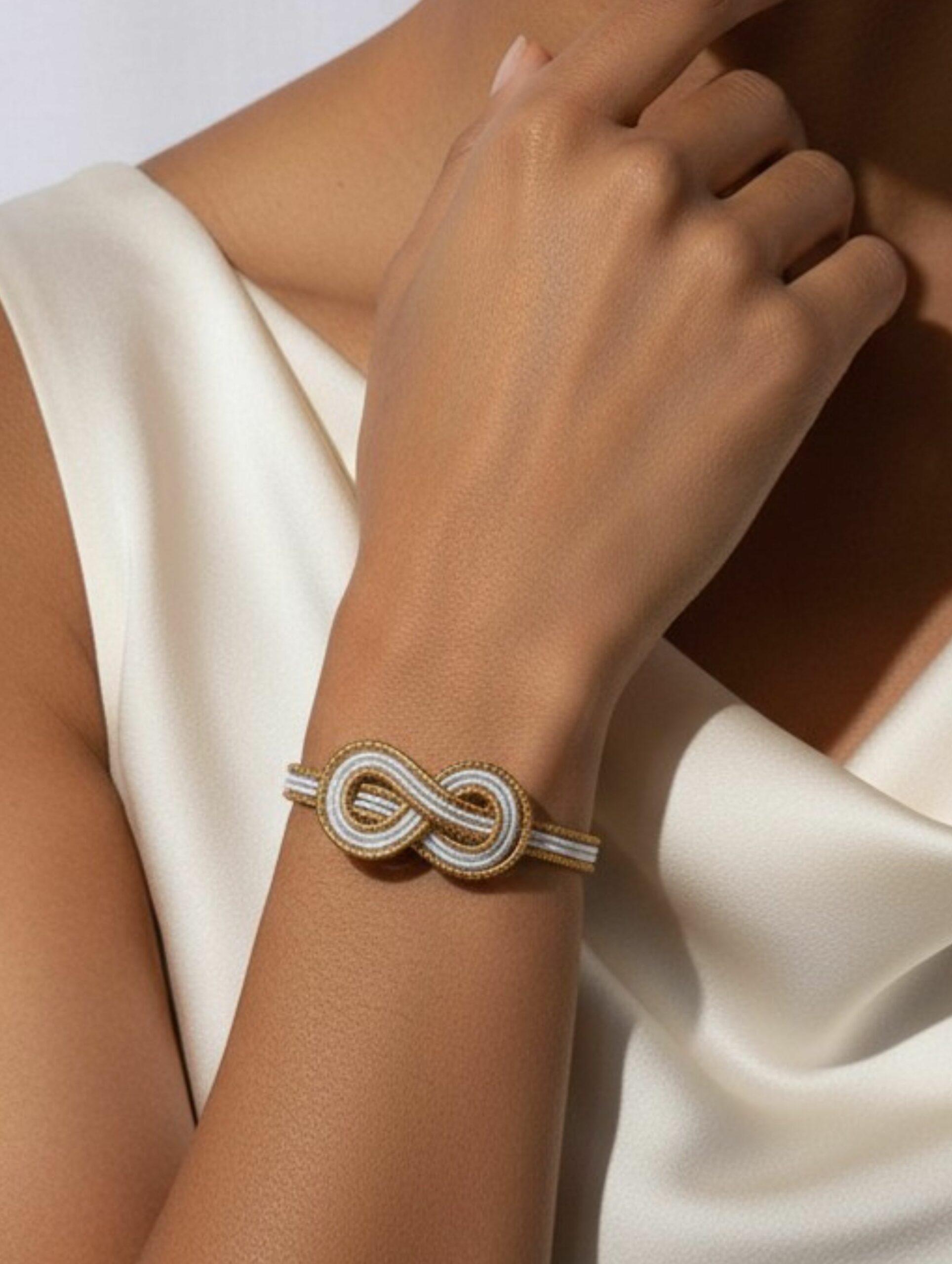 joyas artesanales y sostenibles - PULSERA Oro vegetal capim dourado