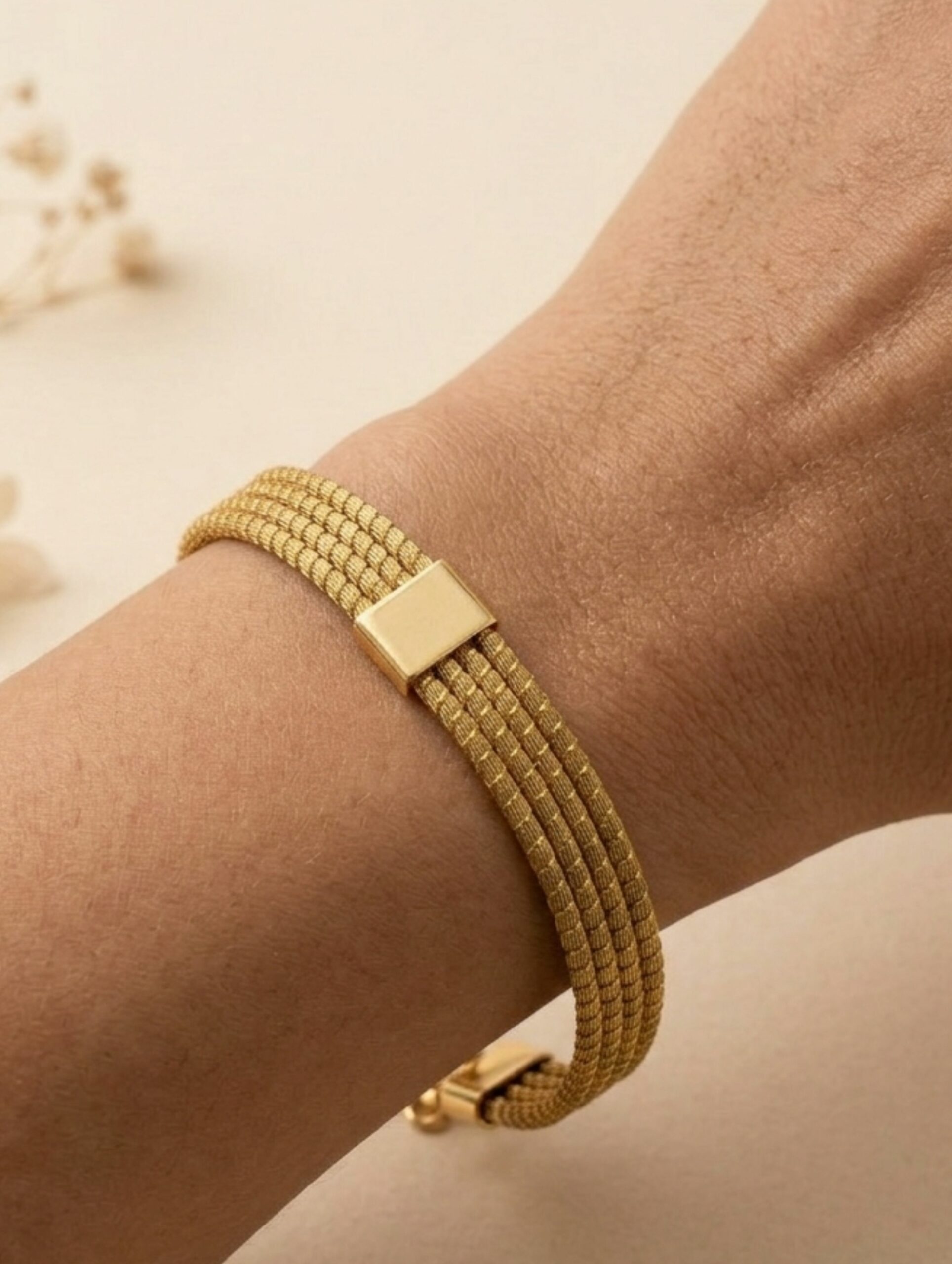 Pulsera de oro vegetal ajustable – TOKIO – Biojoya Capim dourado – Joya sostenible natural hecha a mano – Semirrígida – Diámetro 6cmx5cm – SLOWECO – 1U.
