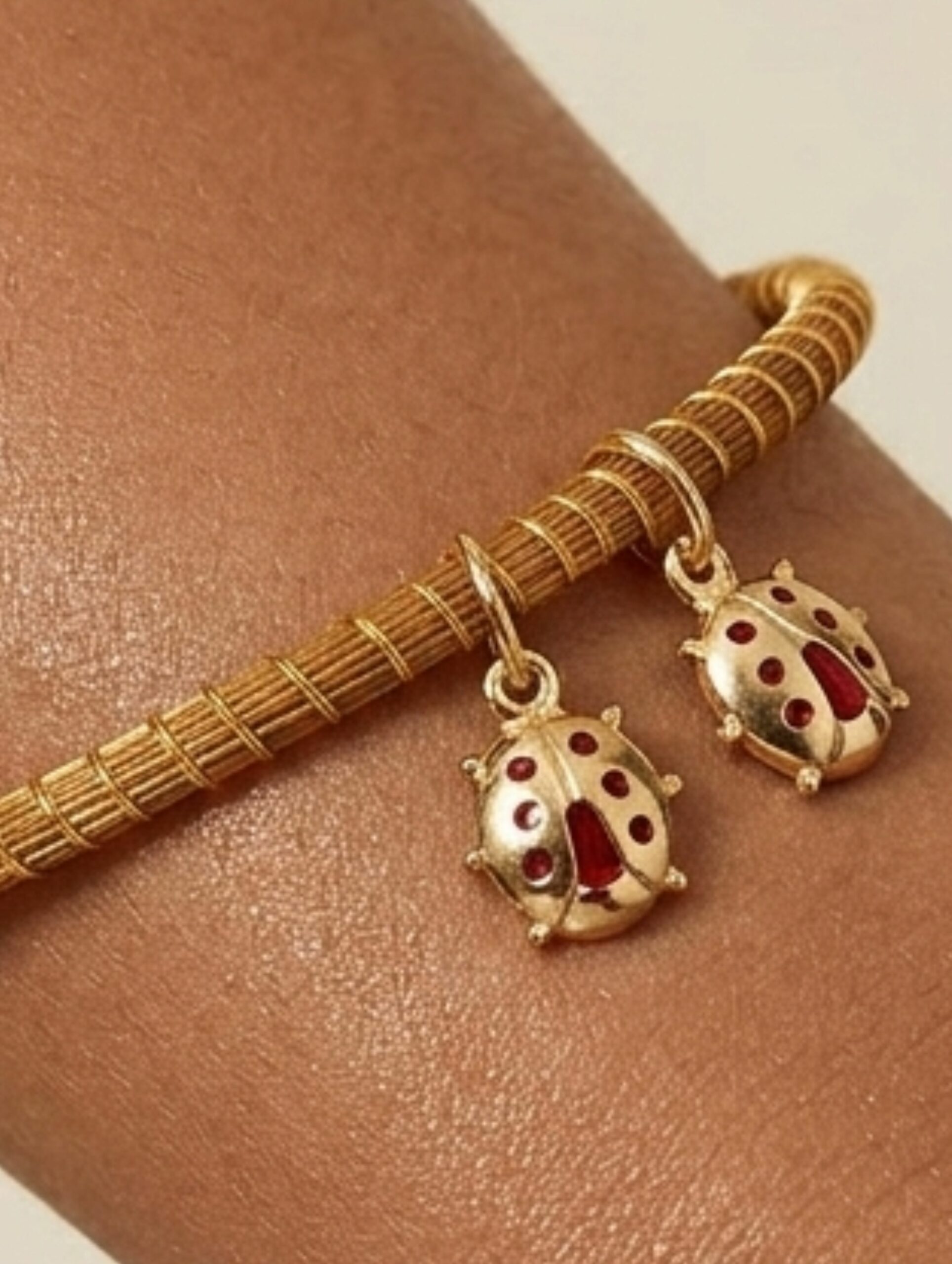 joyas artesanales y sostenibles - PULSERA Oro vegetal capim dourado