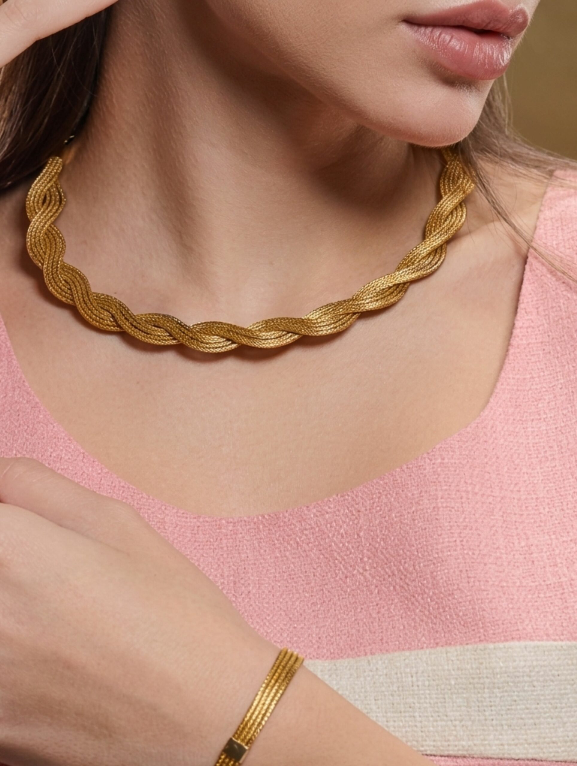 Collar oro vegetal ajustable – RAKAIA – Biojoya Capim dourado – Joya sostenible natural hecha a mano – Semirrígido – Diámetro 12cm – SLOWECO