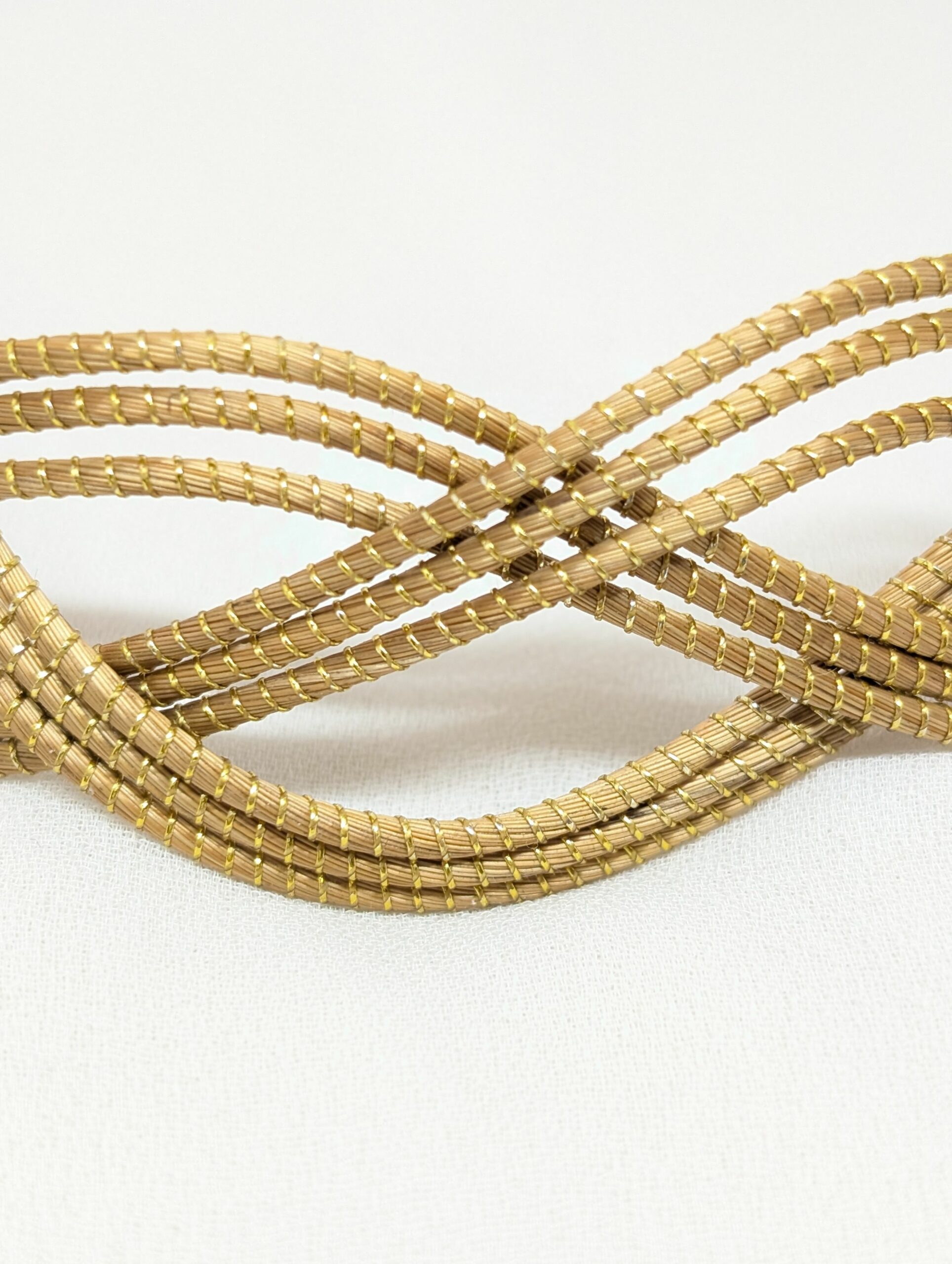 joyas artesanales y sostenibles - PULSERA Oro vegetal capim dourado