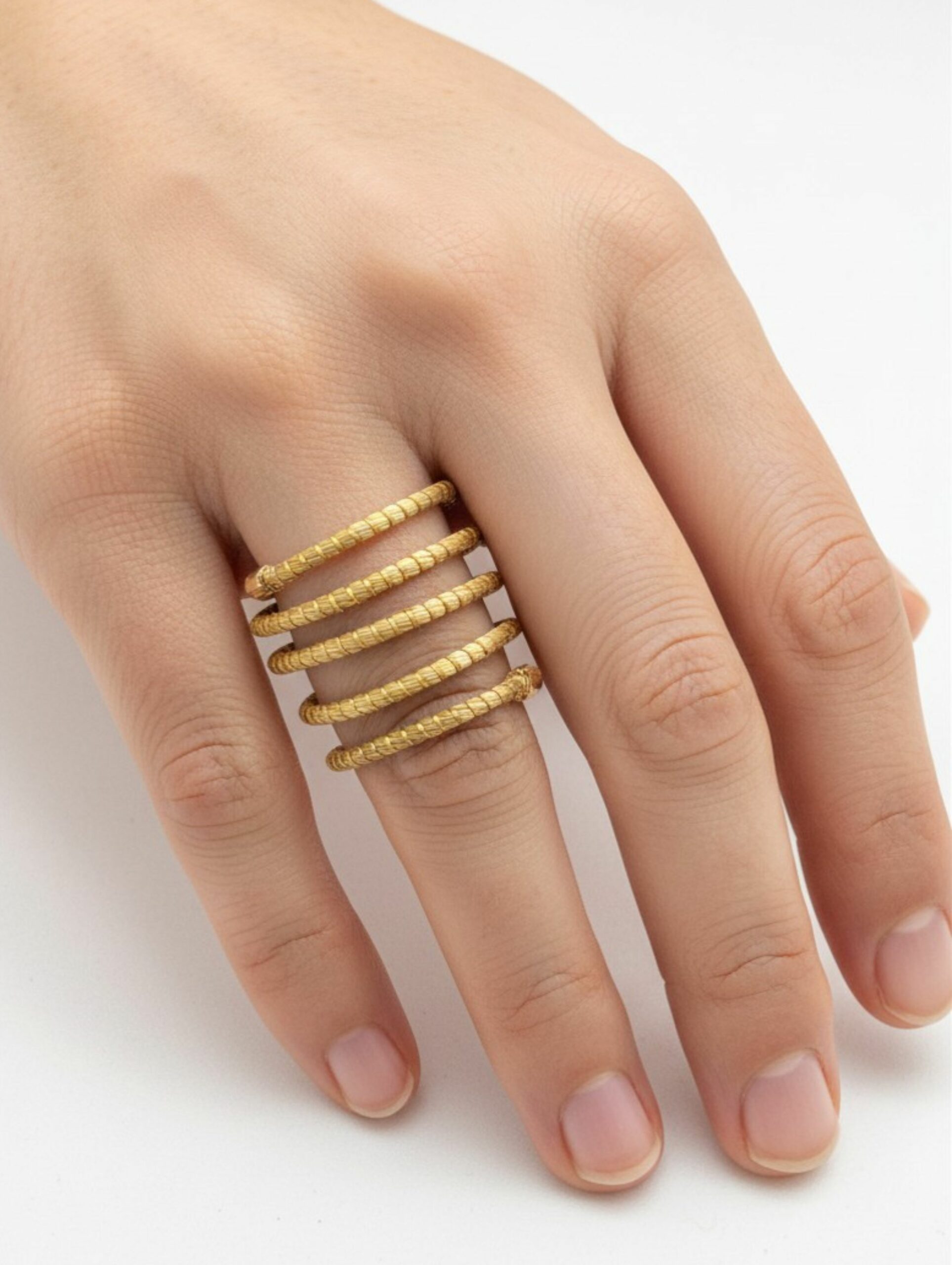 Anillo oro vegetal ajustable – SAHARA – Biojoya Capim dourado – Joya sostenible natural hecha a mano – Semirrígido – Diámetro 1,5cmx1,5cm (An)- SLOWECO