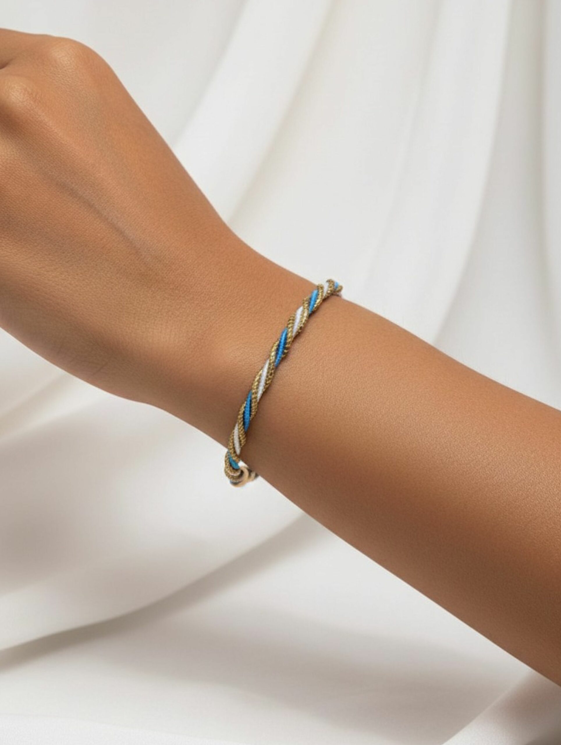 Brazalete oro vegetal ajustable – HAWAI – Biojoya Capim dourado – Joya sostenible natural hecha a mano – Semirrígido – 5,8cmx4,5cm – SLOWECO – 1U.