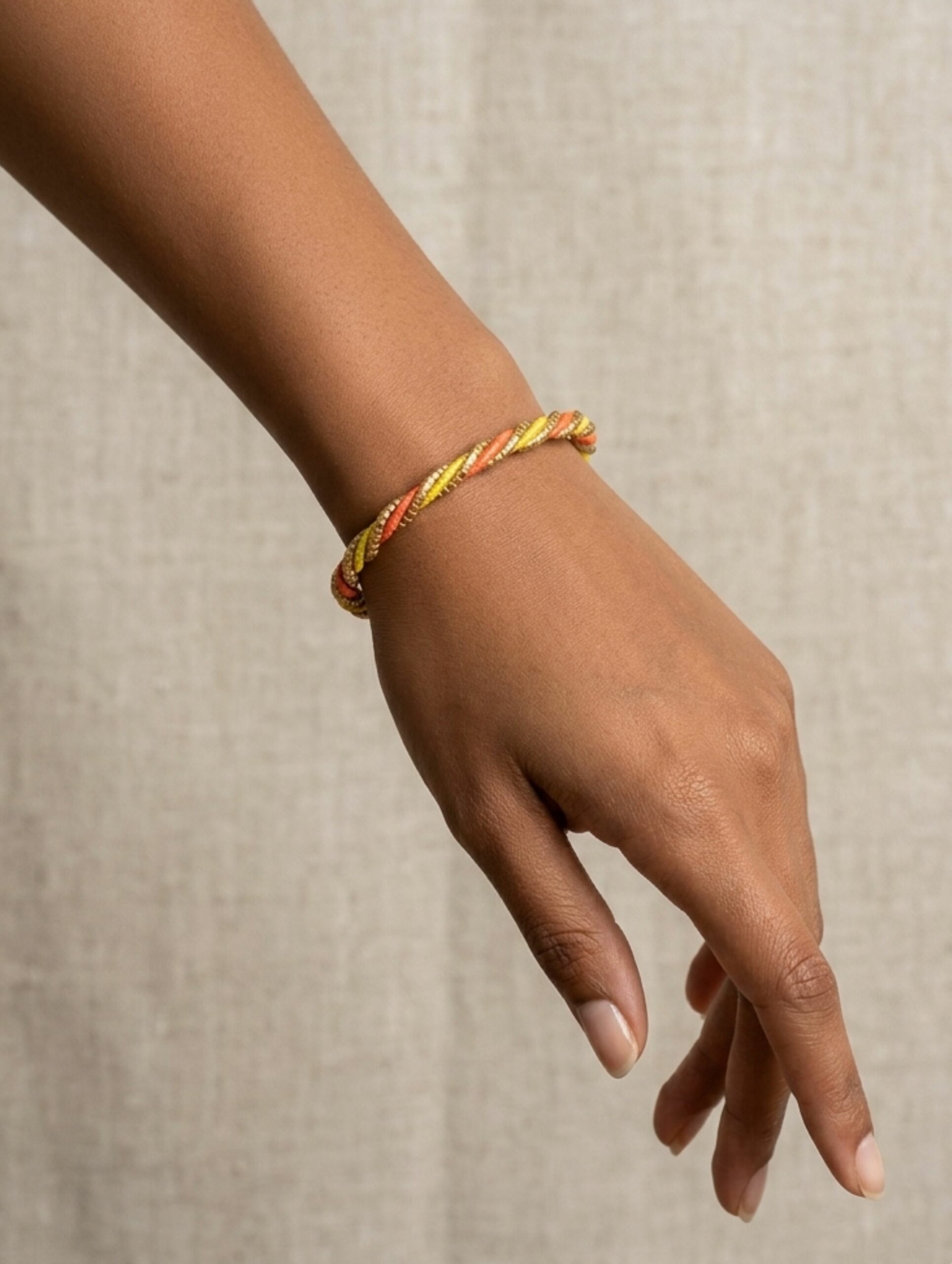 joyas artesanales y sostenibles - PULSERA Oro vegetal capim dourado