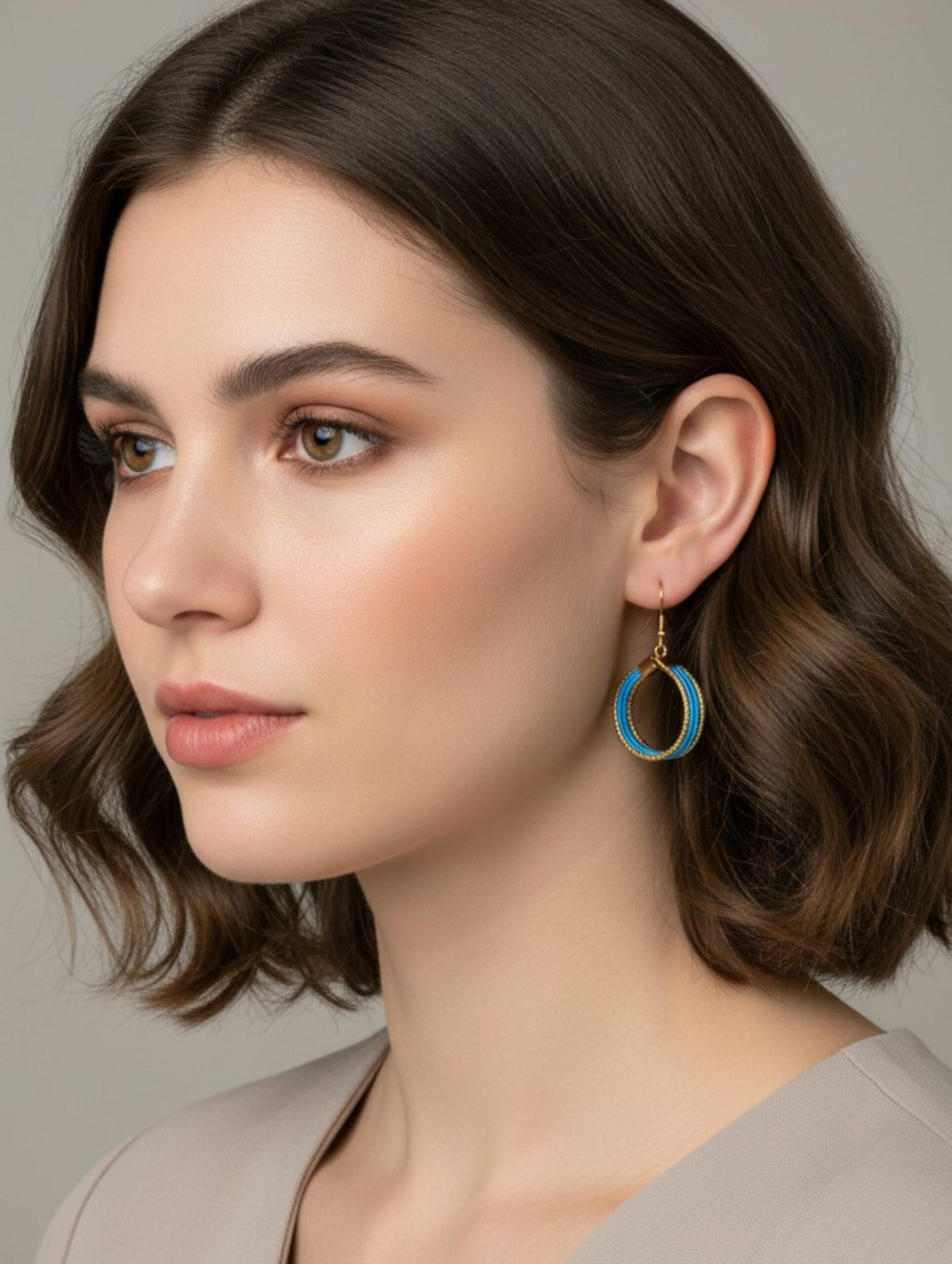 Pendientes oro vegetal – VINICUNCA – Biojoya Capim dourado – Joya sostenible natural hecha a mano – Ganchos – 5cmx2,5cm – SLOWECO