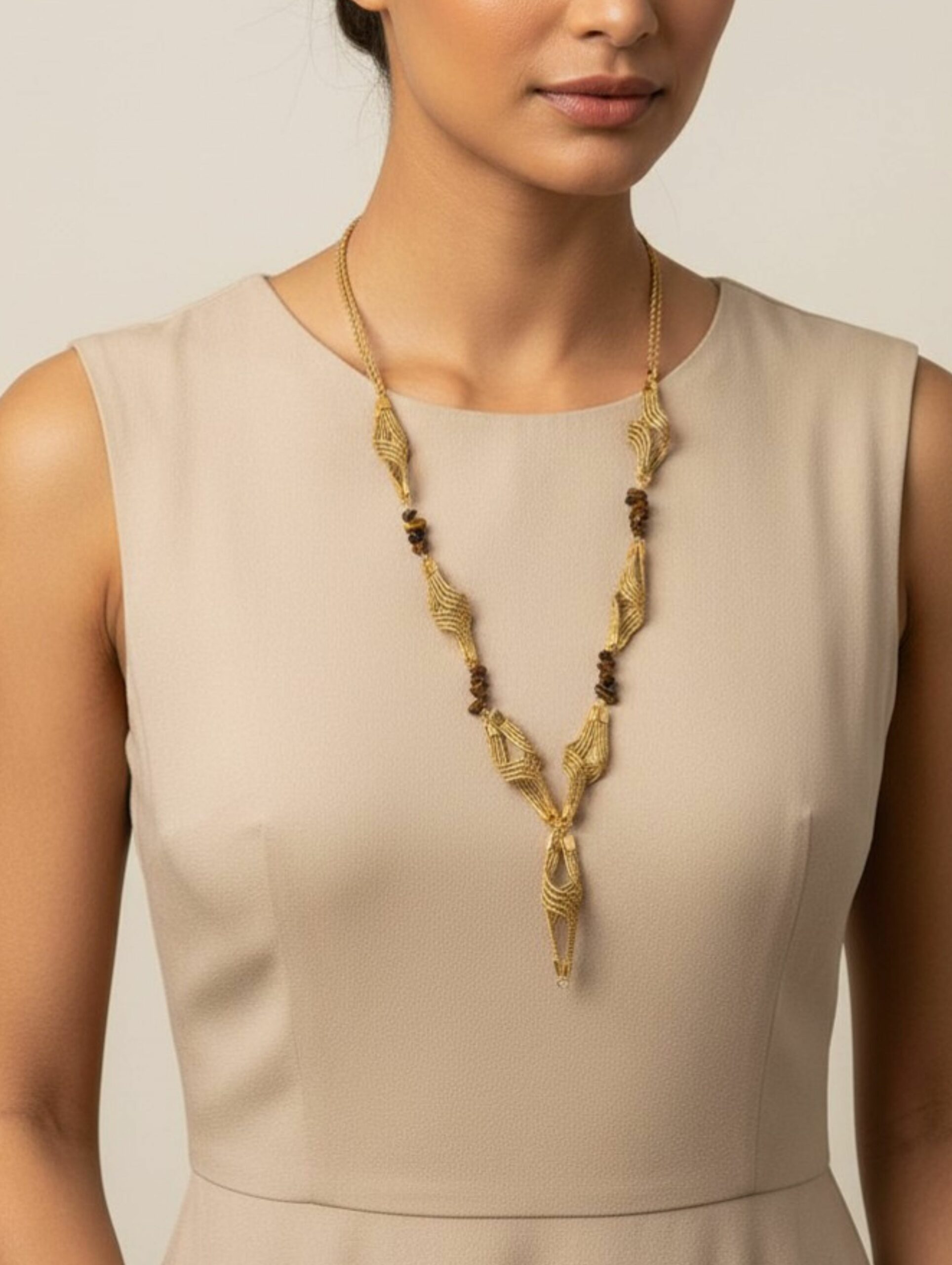 Collar oro vegetal ajustable – FLORENCIA – Biojoya Capim dourado – Joya sostenible natural hecha a mano – Semirrígido – 30x17cm – SLOWECO