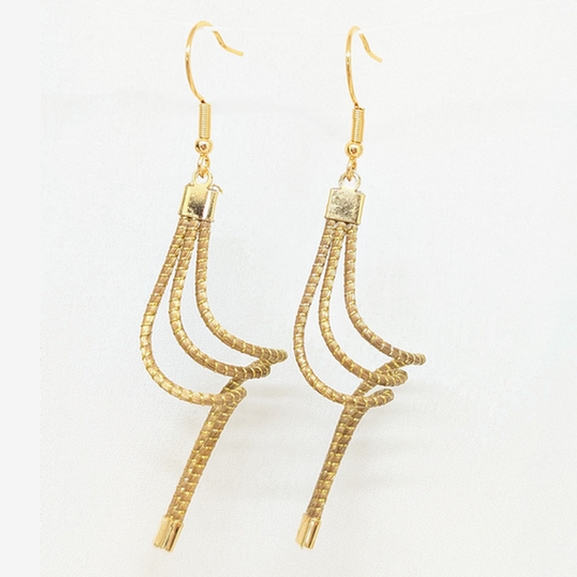 Pendientes sostenibles Nazaré oro vegetal capim dourado natural y sostenible