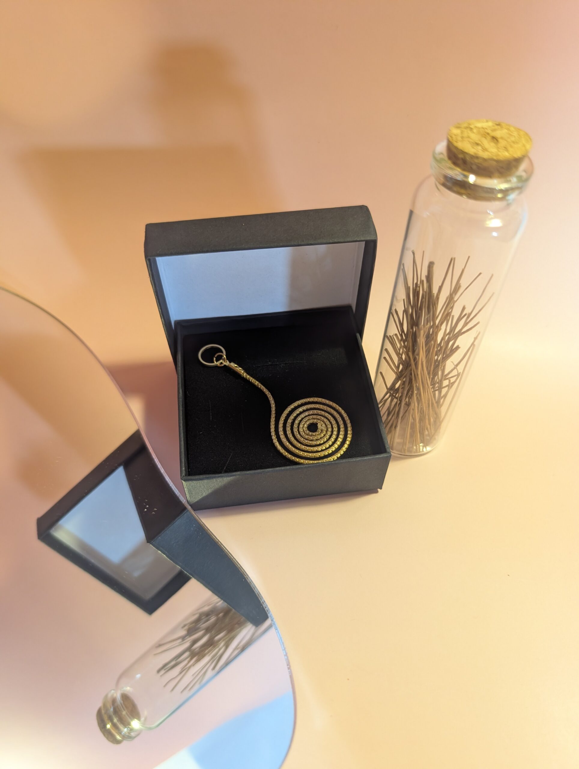 Capimix ILUSION – Charms Dije artesanal – Colgante Oro vegetal Capim dorado para pendientes, collar, adorno – 7×2,5cm SLOWECO – 1U.