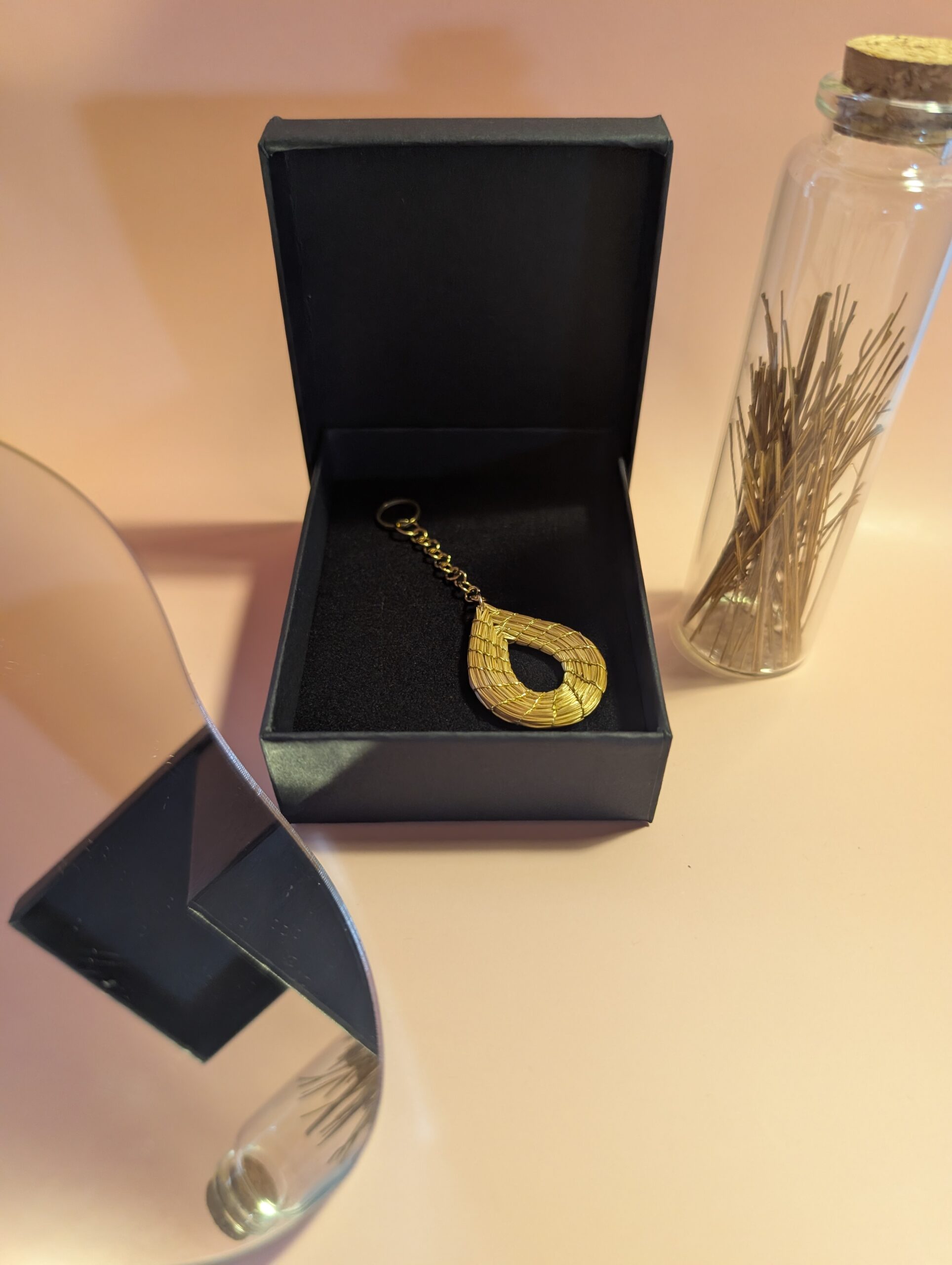 Capimix VITALIDAD- Charms Dije artesanal – Colgante Oro vegetal Capim dorado para pendientes, collar, adorno – 7×2,5cm SLOWECO – 1U.