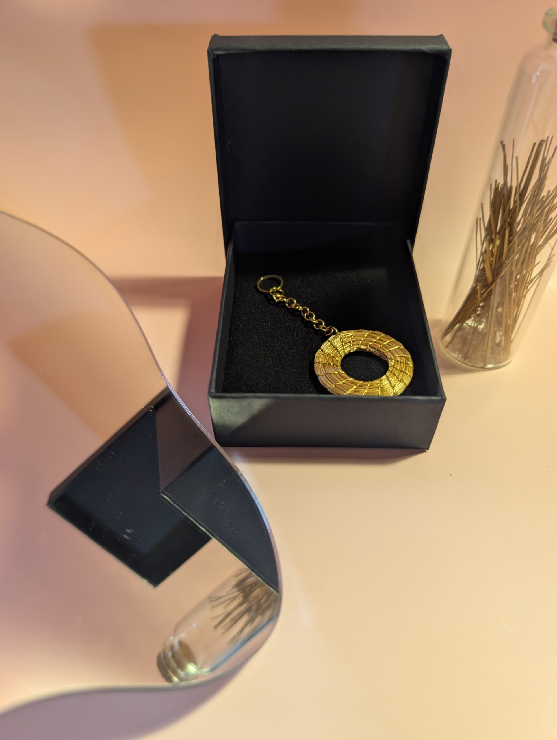 Capimix ENERGIA – Charms Dije artesanal – Colgante Oro vegetal Capim dorado para pendientes, collar, adorno – 7,5x3cm SLOWECO – 1U.