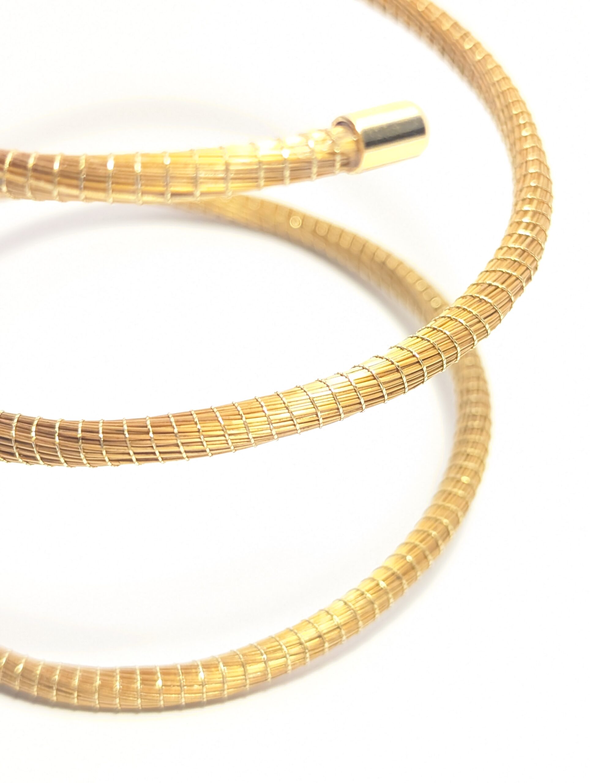 Brazalete oro vegetal – SAHARA – Biojoya Capim dourado – Joya sostenible natural hecha a mano – Semirrígido – 6,8cmx0,5cm (An)- SLOWECO