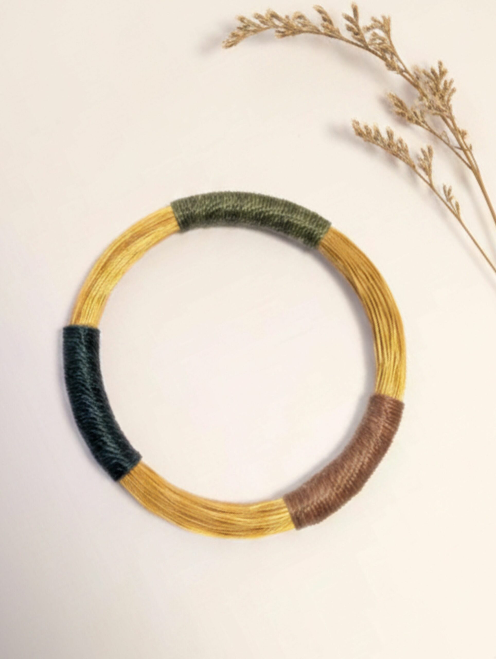 joyas artesanales y sostenibles - PULSERA Oro vegetal capim dourado