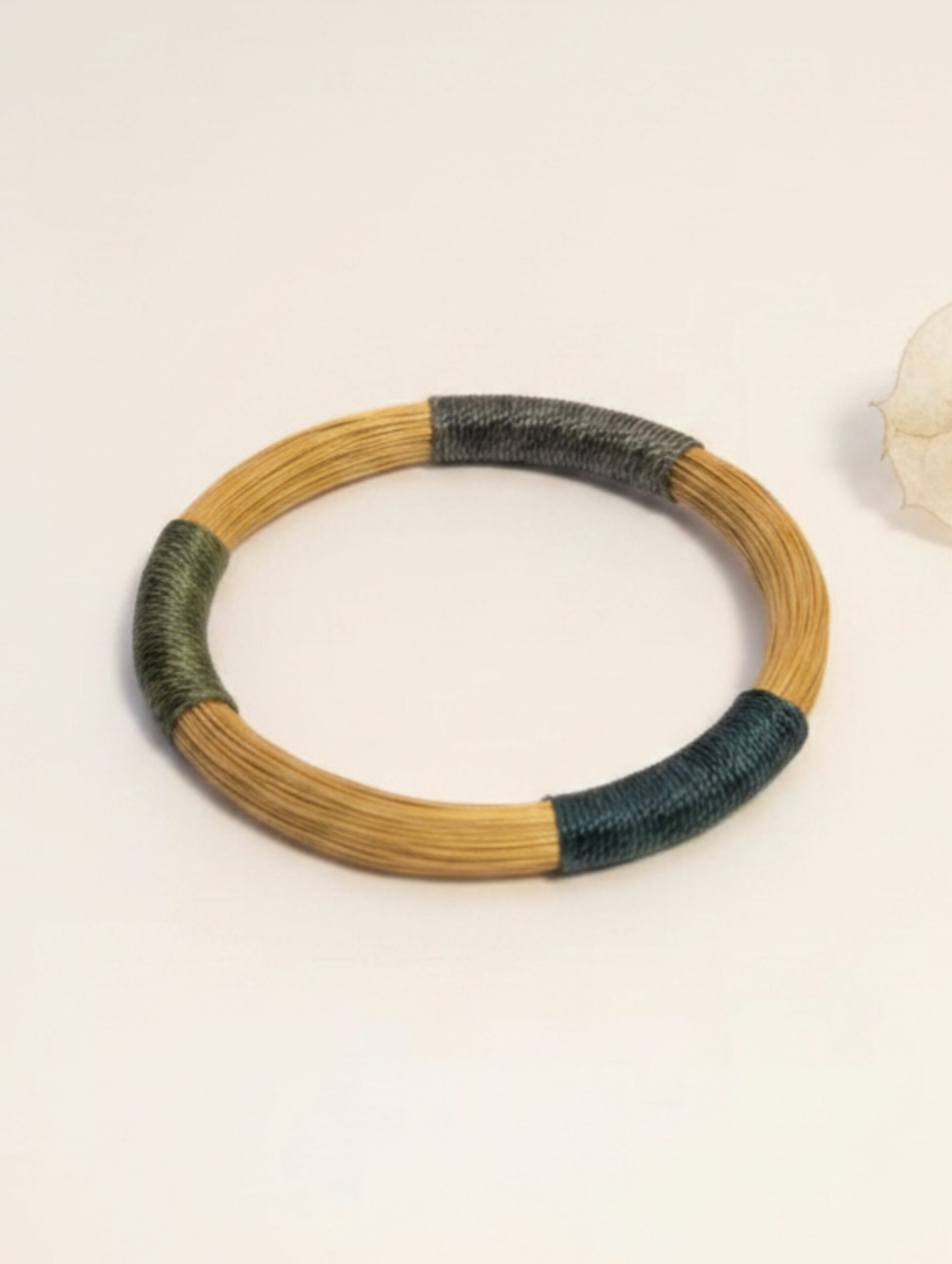 joyas artesanales y sostenibles - PULSERA Oro vegetal capim dourado