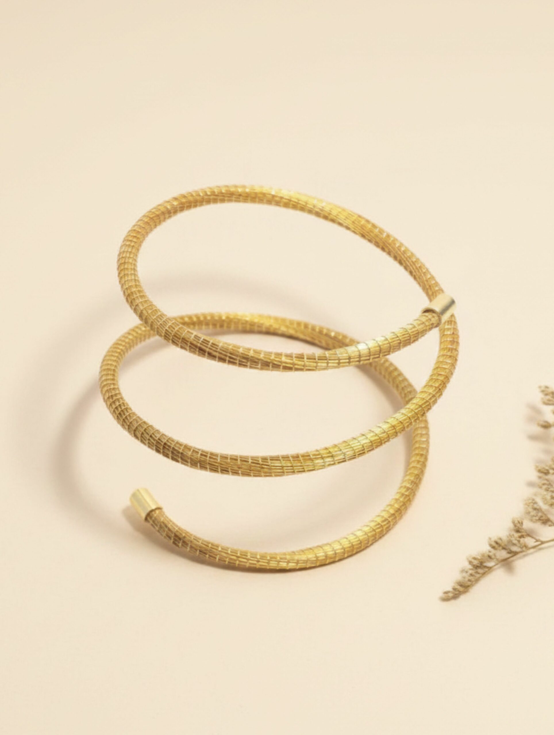 joyas artesanales y sostenibles - PULSERA Oro vegetal capim dourado