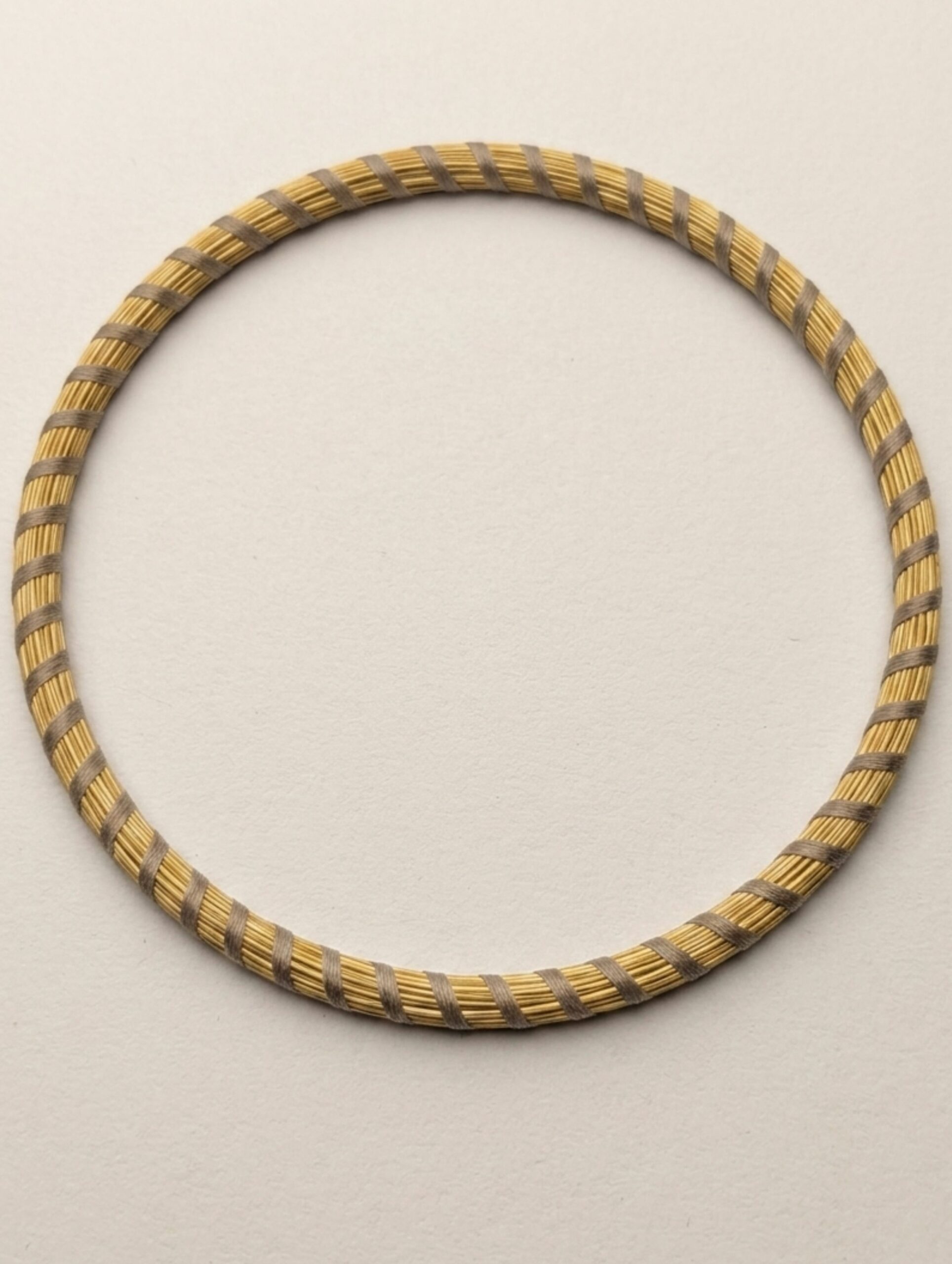 joyas artesanales y sostenibles - PULSERA Oro vegetal capim dourado