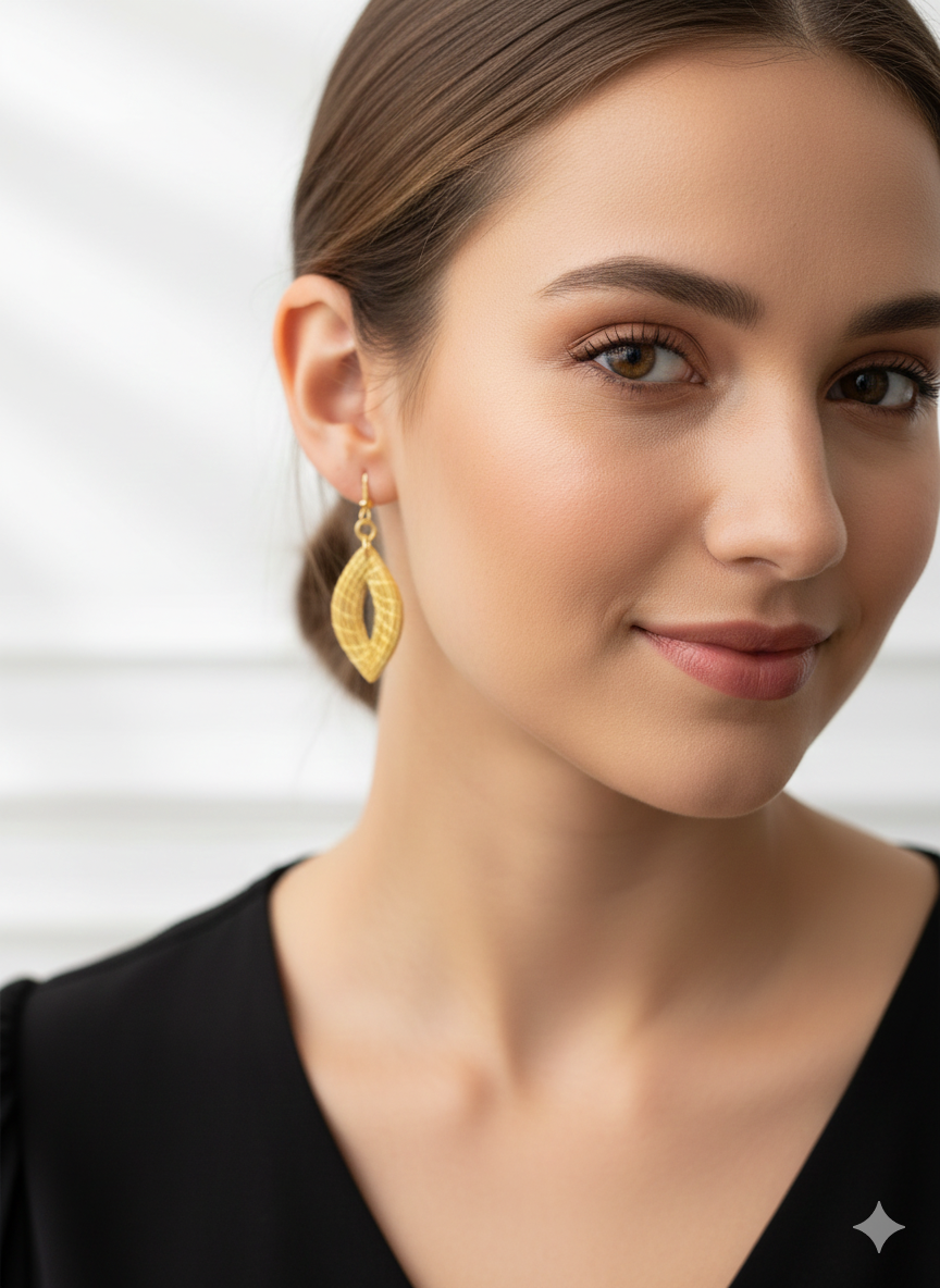 Pendientes de oro vegetal – CALMA – Biojoya Capim dorado – Joya sostenible hecha a mano – Ganchos – 6x2cm SLOWECO