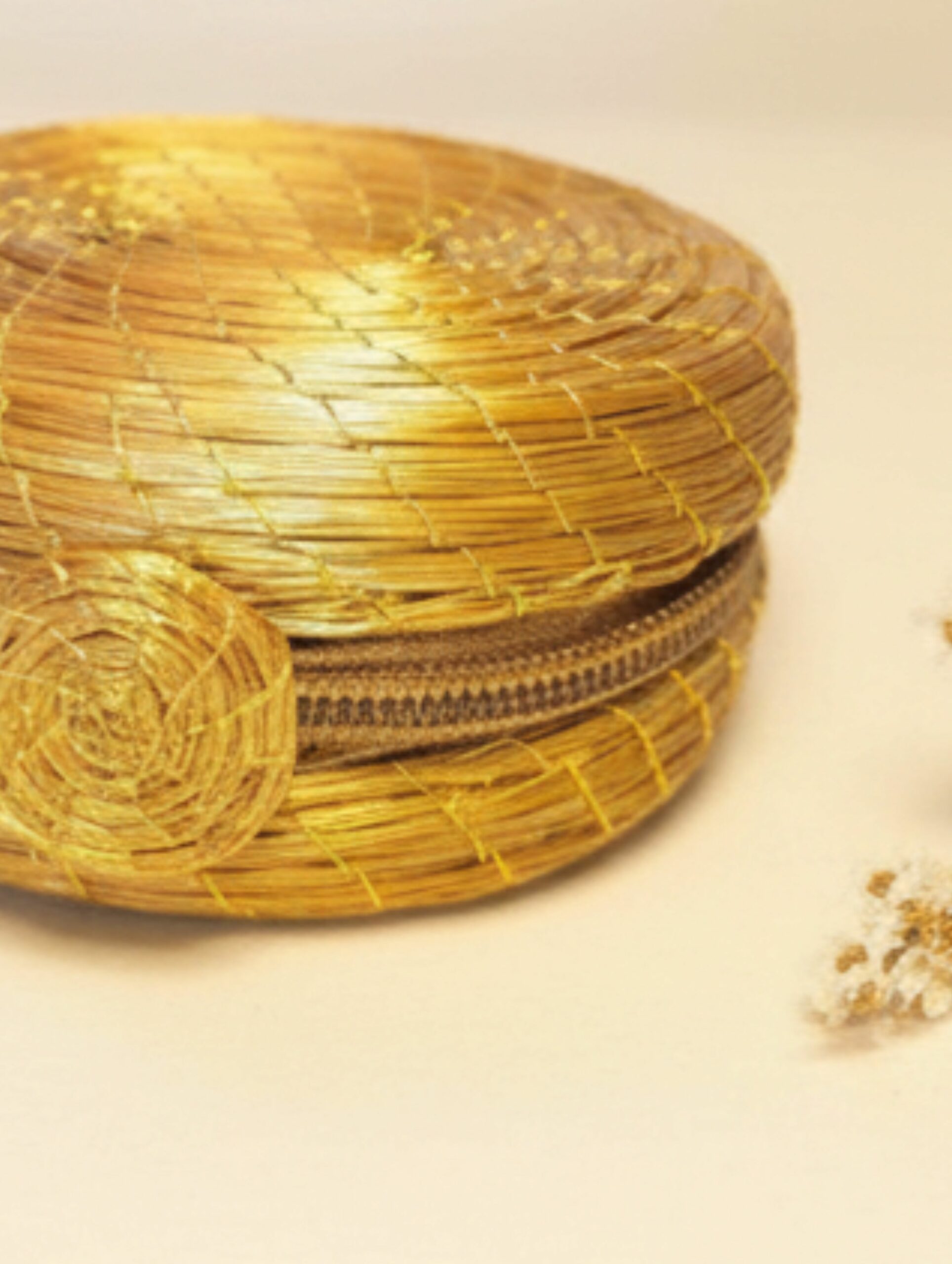 joyas artesanales y sostenibles - BOLSO Oro vegetal capim dourado