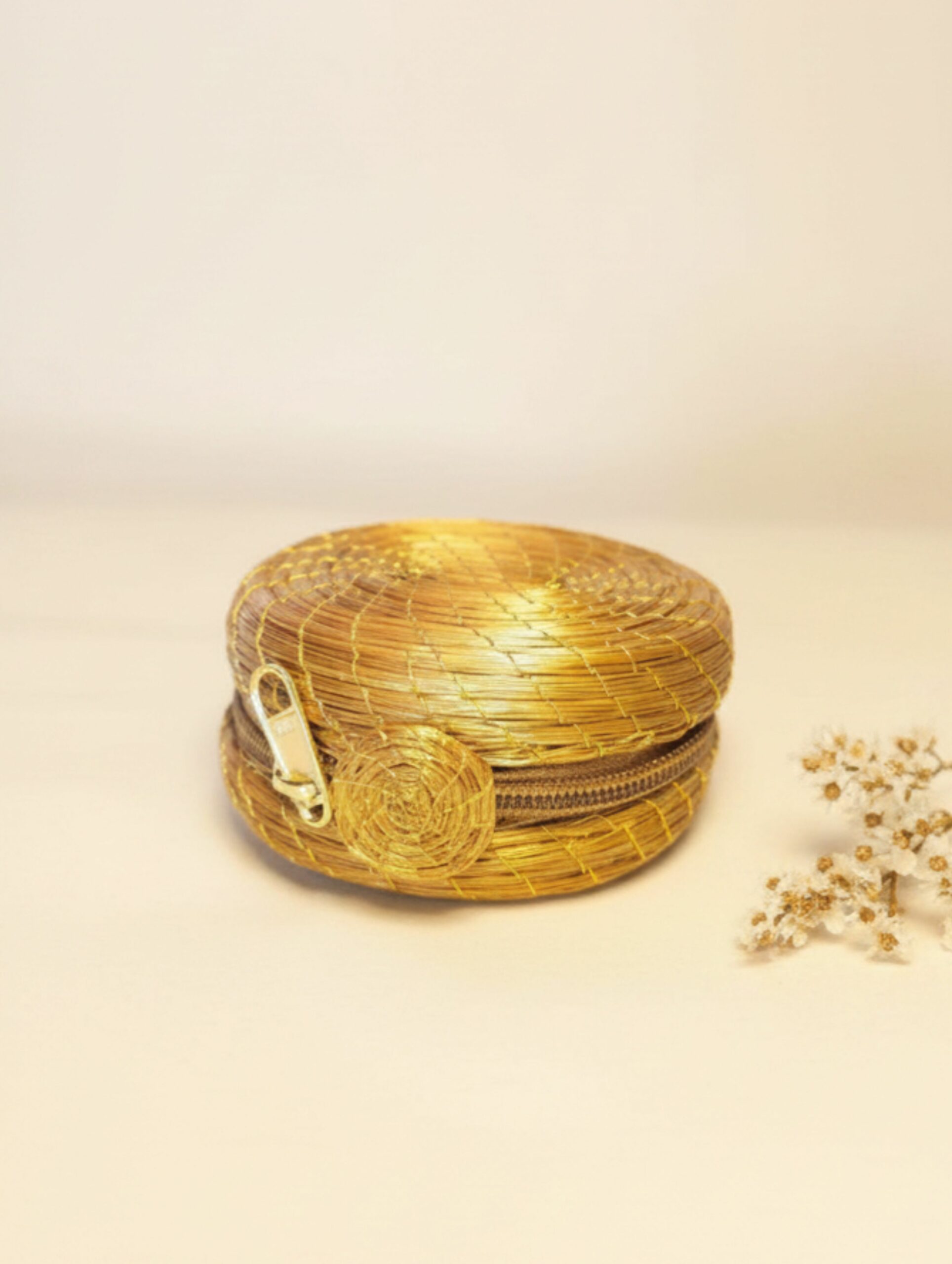 joyas artesanales y sostenibles - BOLSO Oro vegetal capim dourado