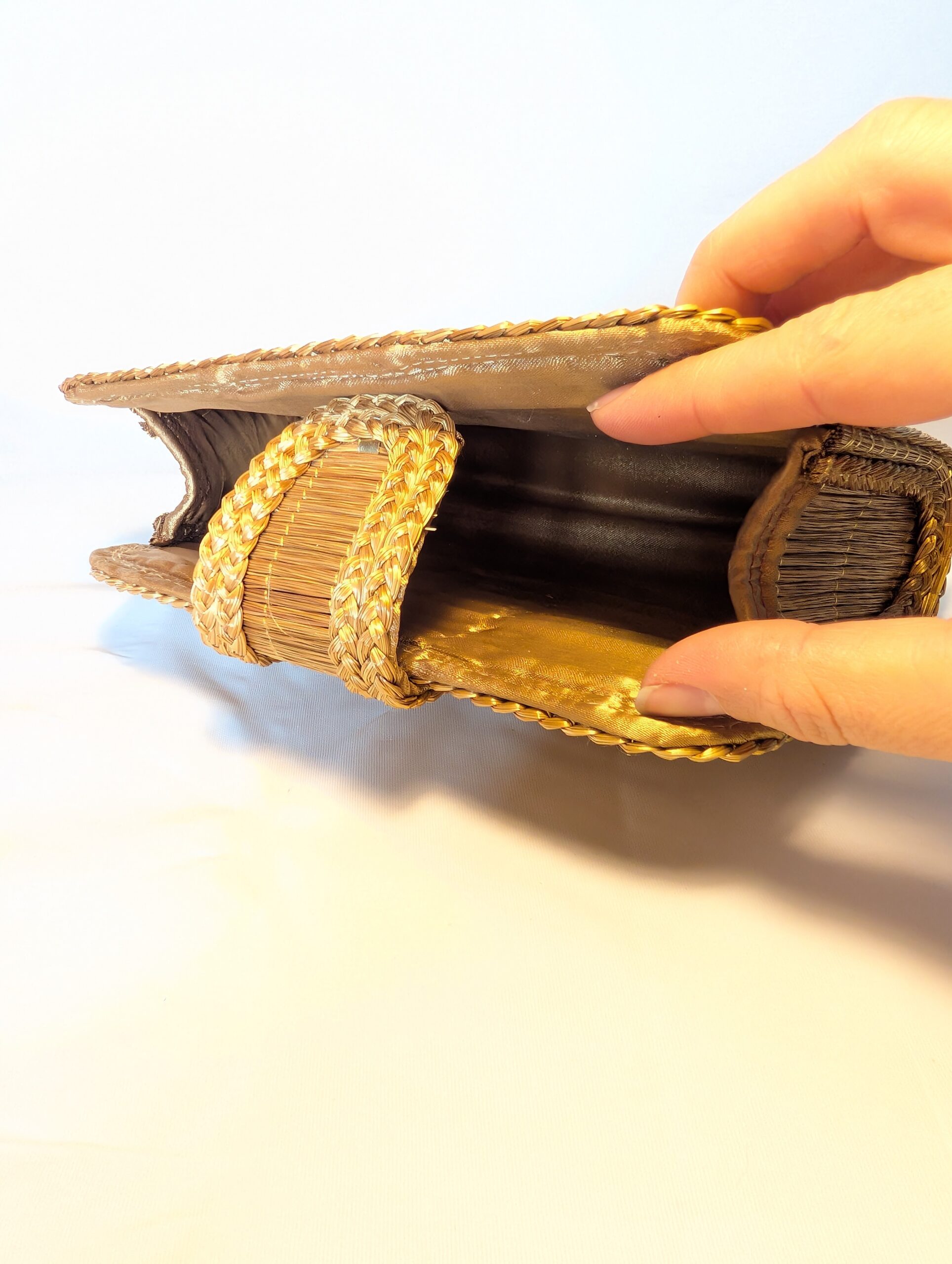 Bolso de fiesta Capim dourado – LUZ DORADA – Largo 22cm x Alto 13cm x 4cm – Sloweco