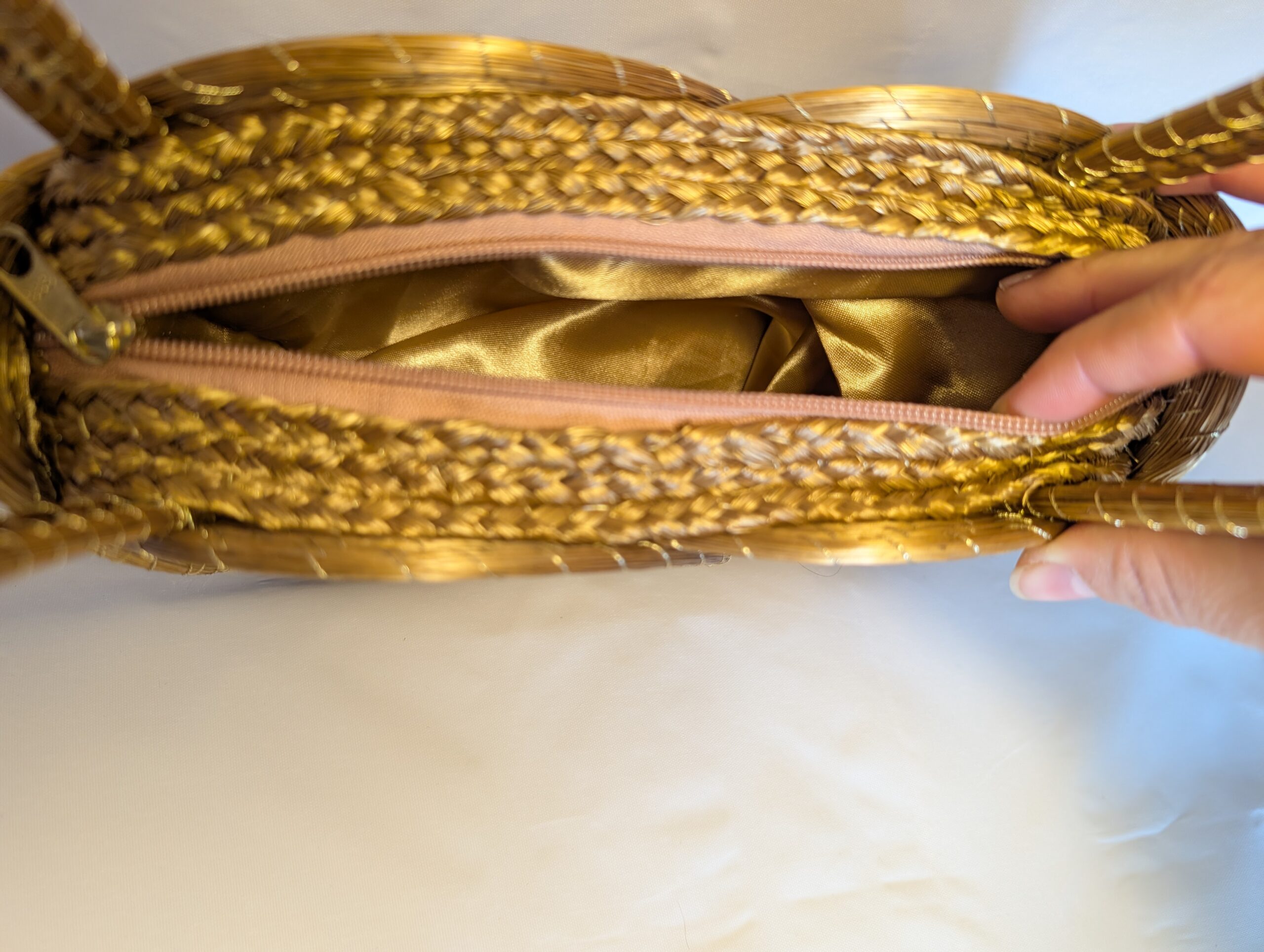 Bolso de mano Capim dourado – JALAPAO TRENZADO – Largo 24 x Alto 17 – Sloweco