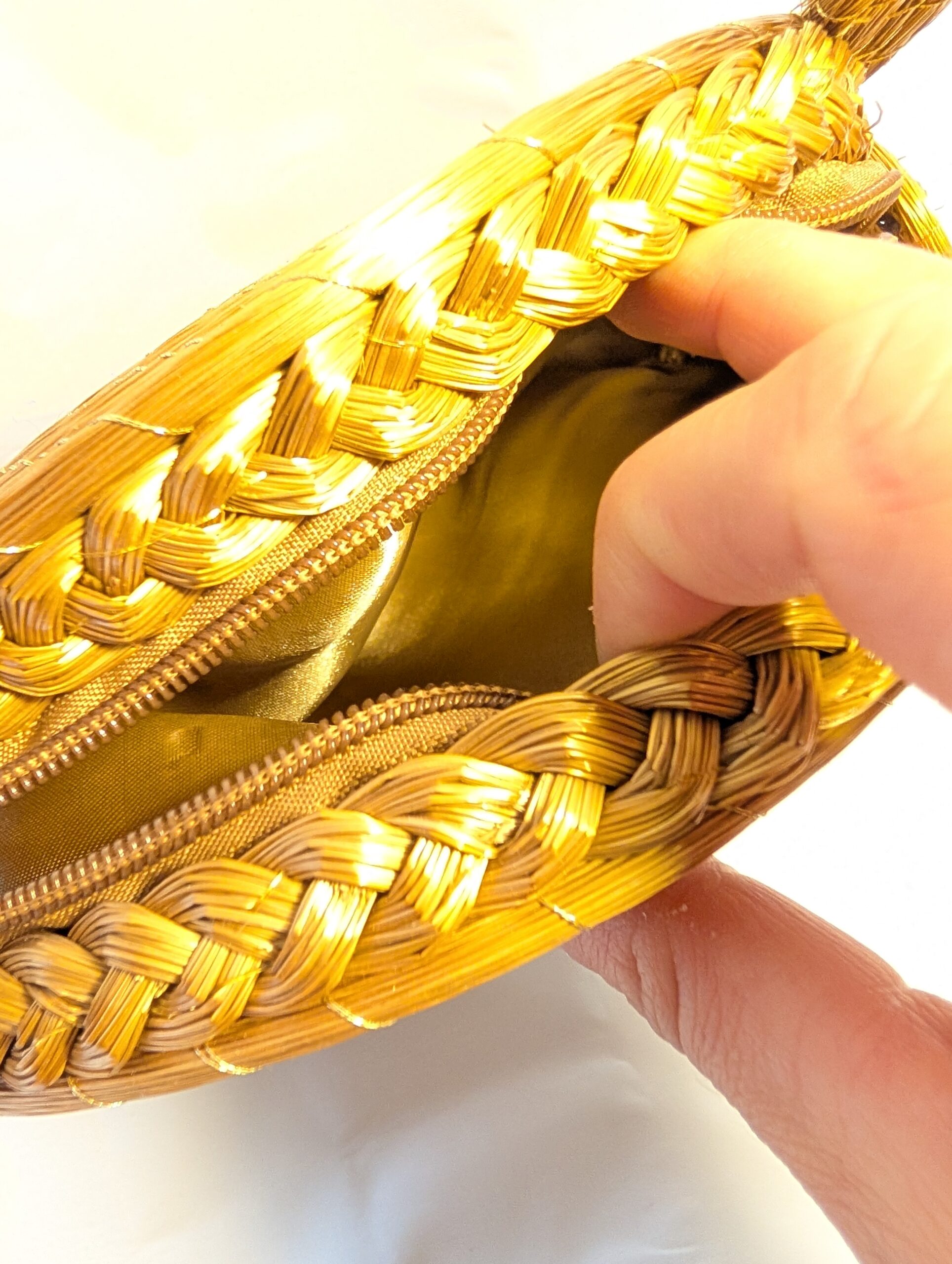 Bolso de mano Capim dourado – SOL DORADO – Largo 25cm x Alto 24cm x Asas 20cm – Sloweco