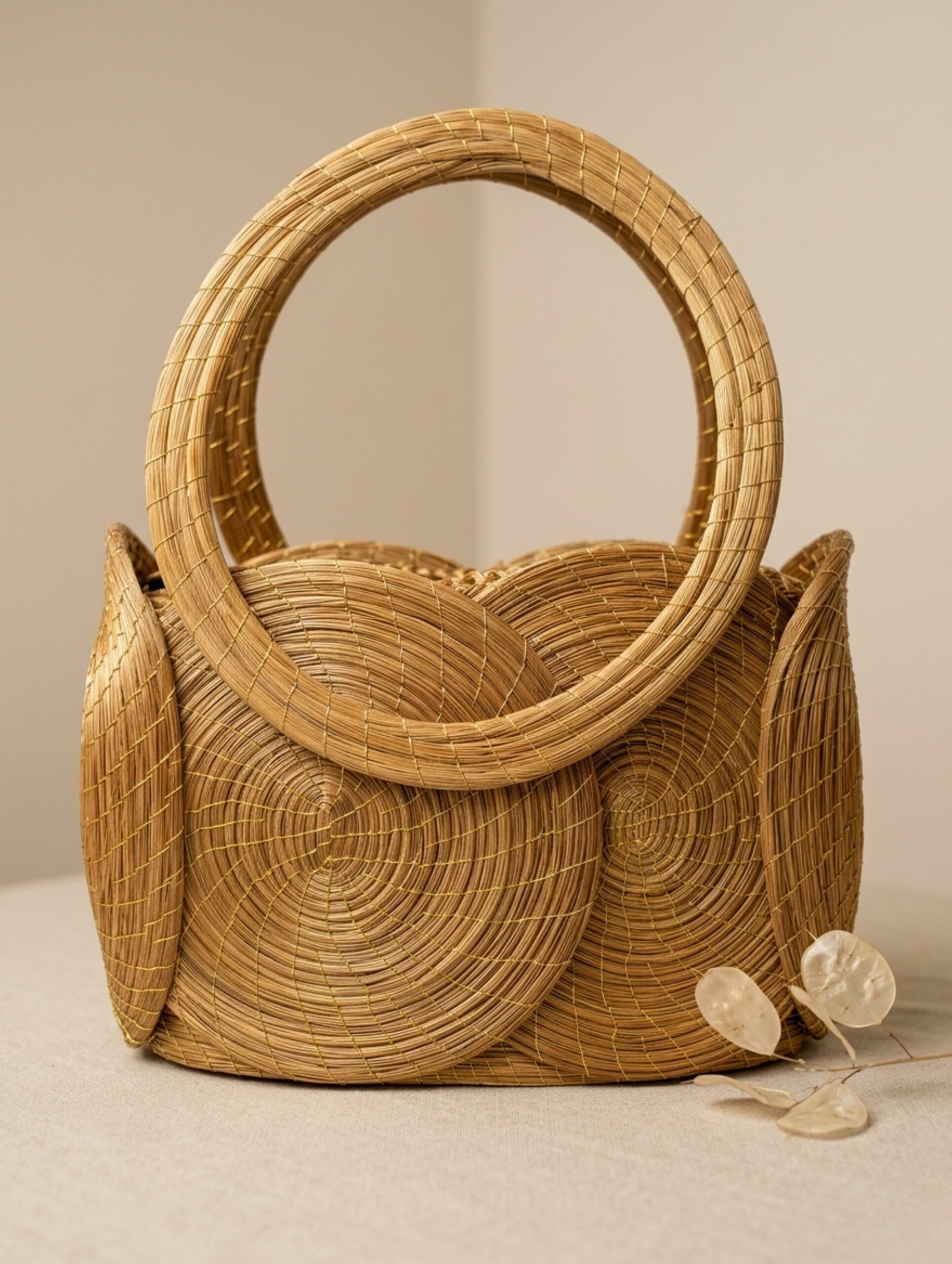 joyas artesanales y sostenibles - BOLSO Oro vegetal capim dourado