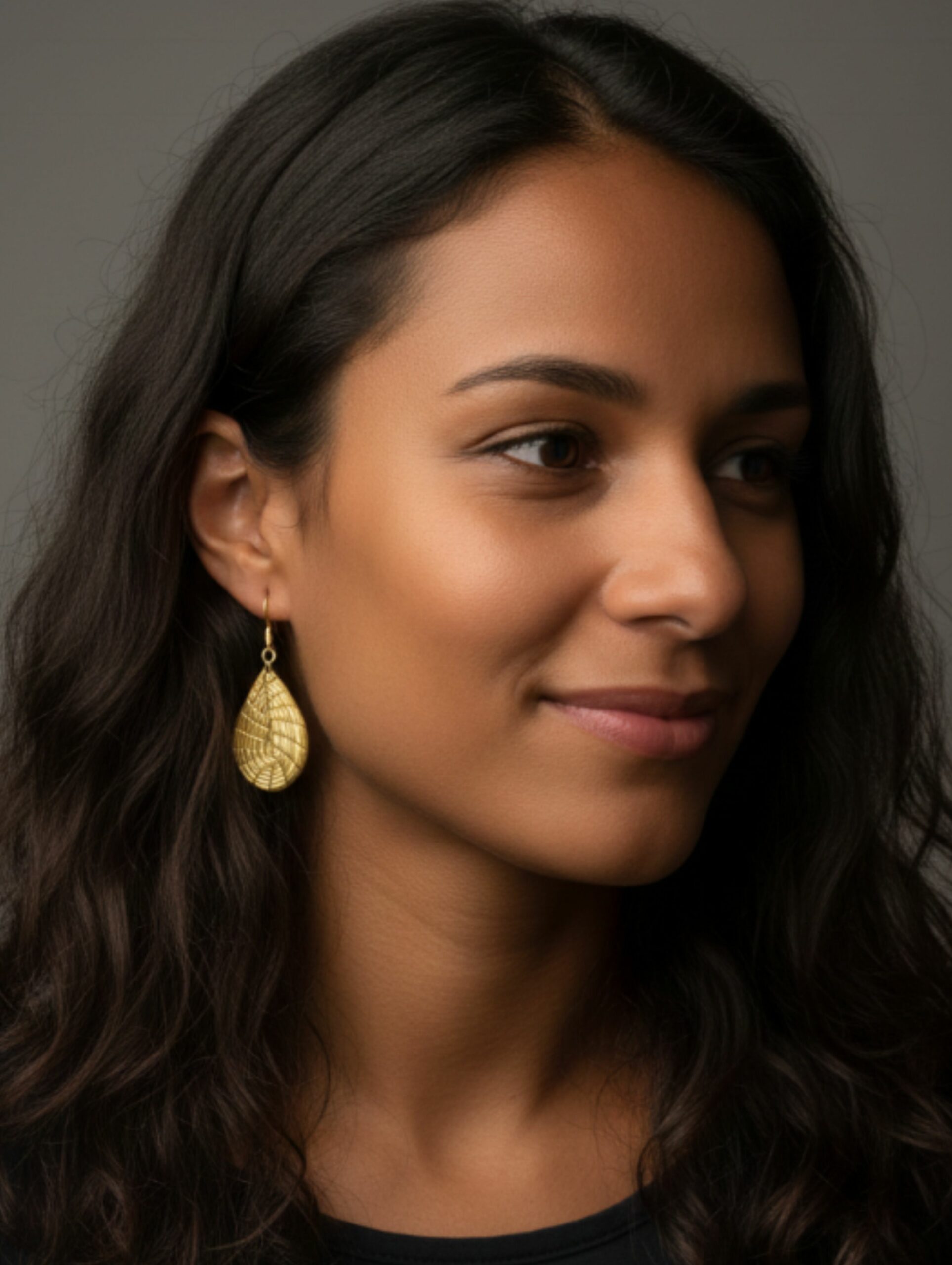 Pendientes de oro vegetal – ESPERANZA – Biojoya Capim dorado – Joya sostenible hecha a mano – Ganchos – 5,5x2cm SLOWECO