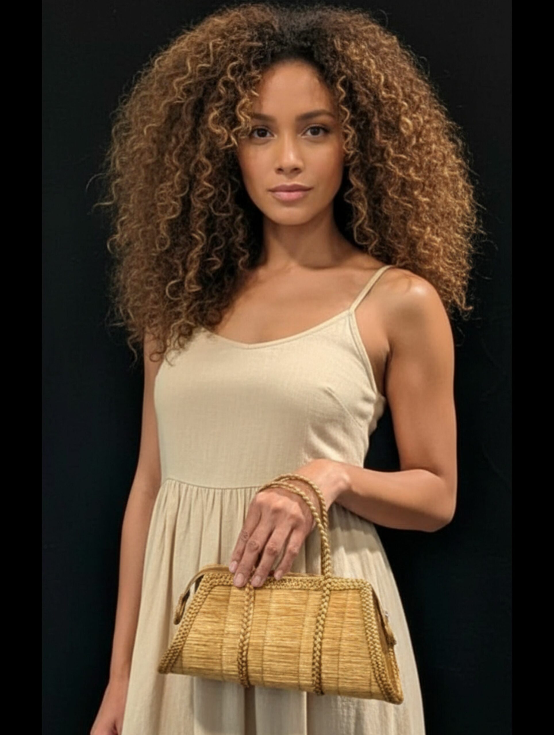 joyas artesanales y sostenibles - BOLSO Oro vegetal capim dourado