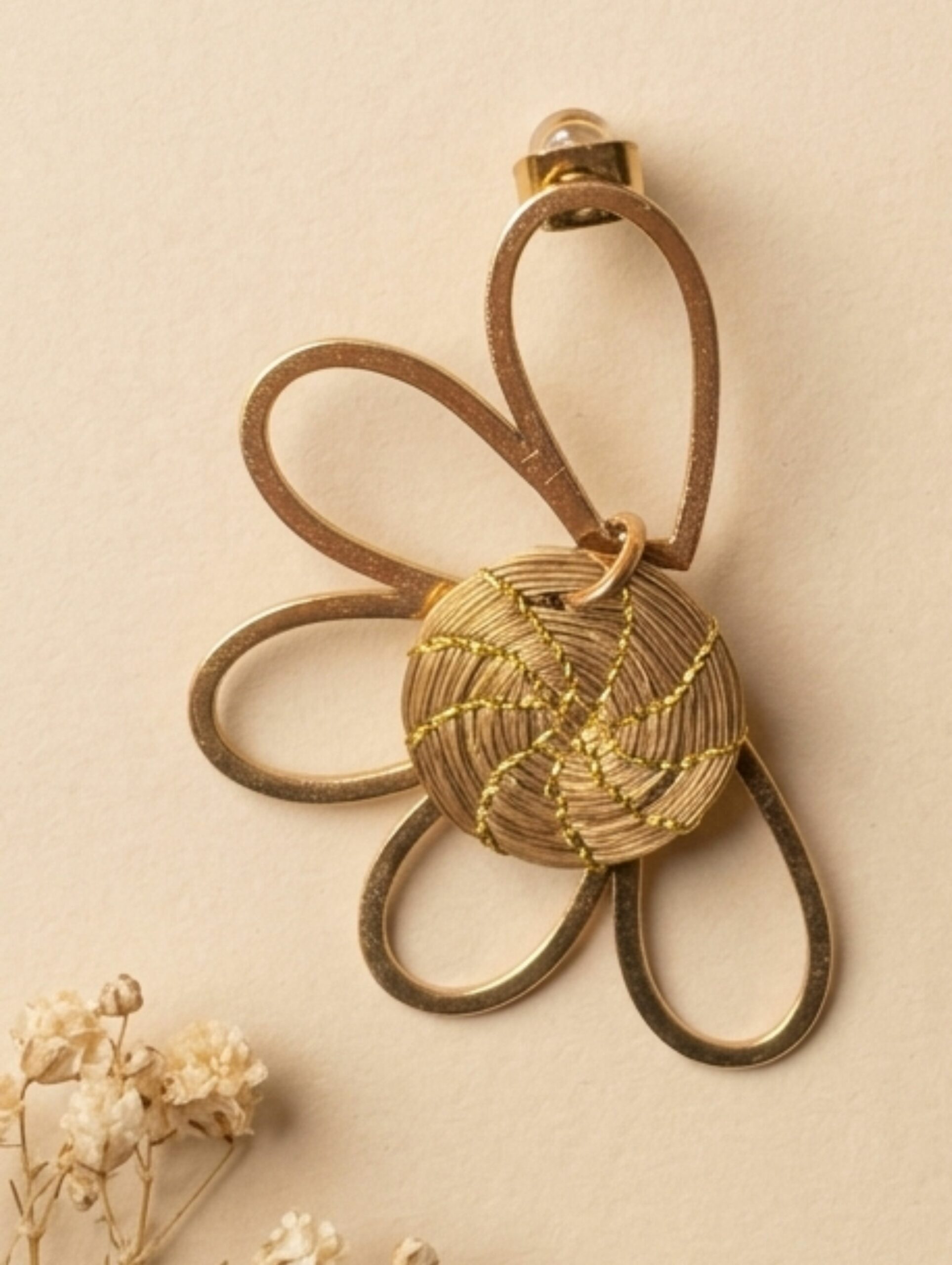 Pendientes flor MADEIRA de Capim Dourado | Flor de Oro Vegetal | Sloweco