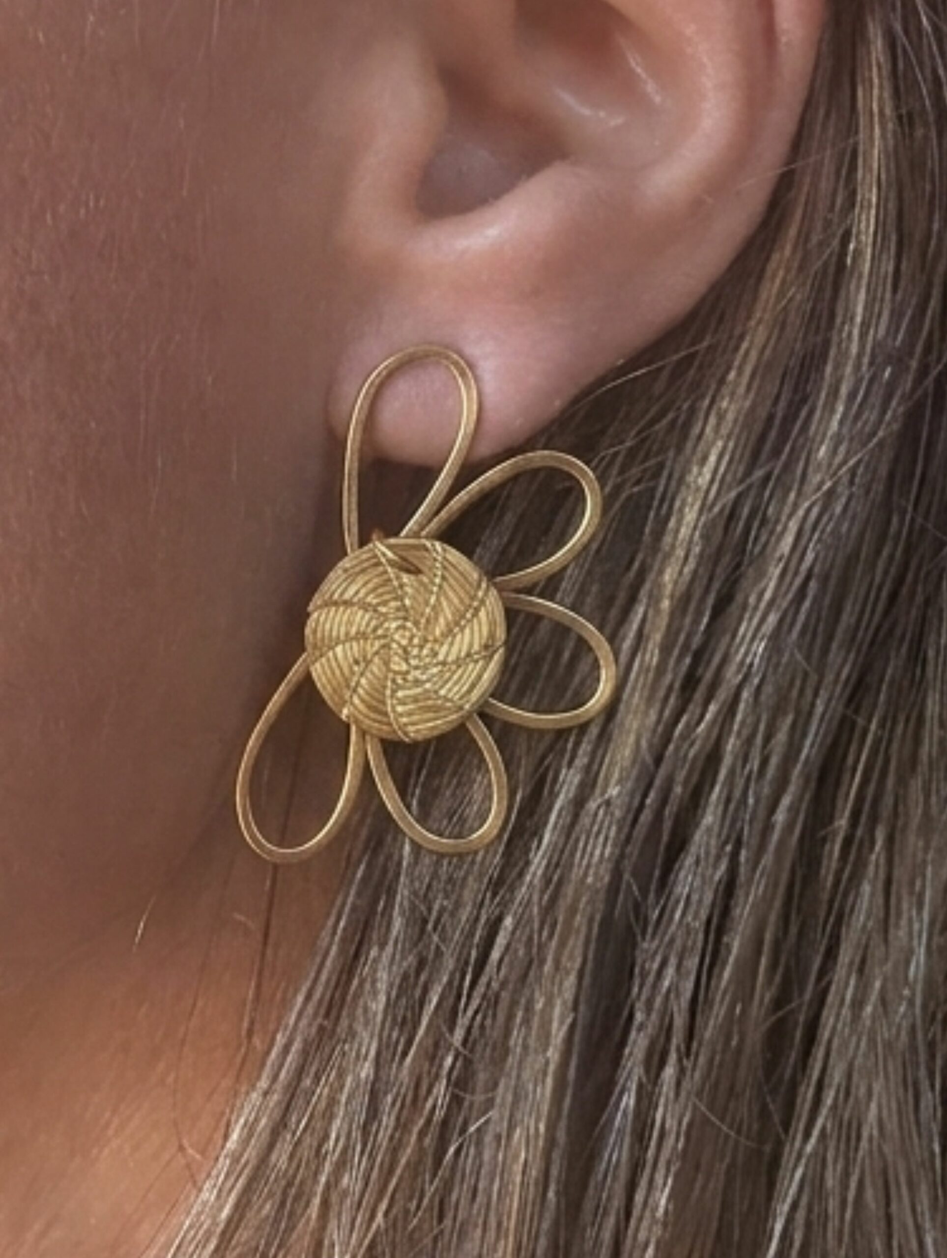 Pendientes flor MADEIRA de Capim Dourado | Flor de Oro Vegetal | Sloweco